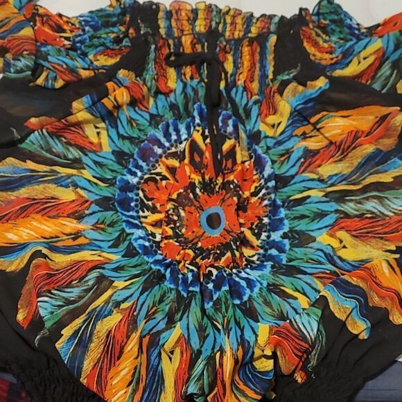 Beautiful feathered design sheer top - Picture 4 of 6